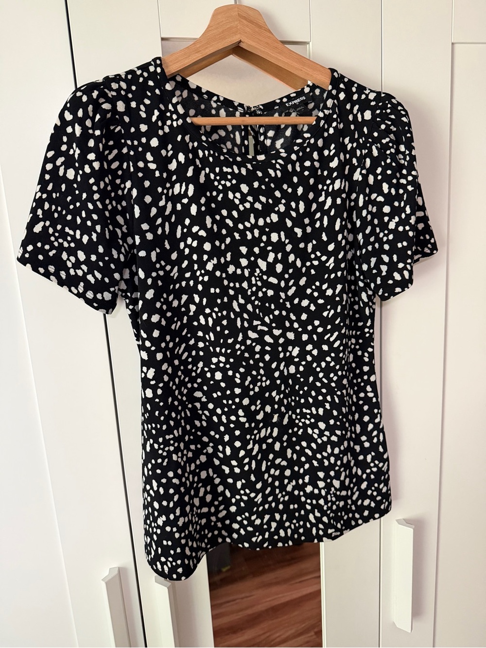 Express Black and White Speckle Short Sleeve Blouse